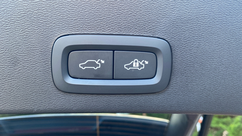 Volvo XC40 2.0 B4P Ultra Dark 5dr Auto Petrol Estate